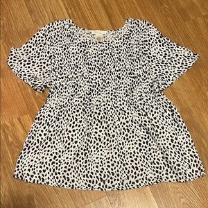 URBAN Romantics Black and White Spotted Blouse super soft. Large